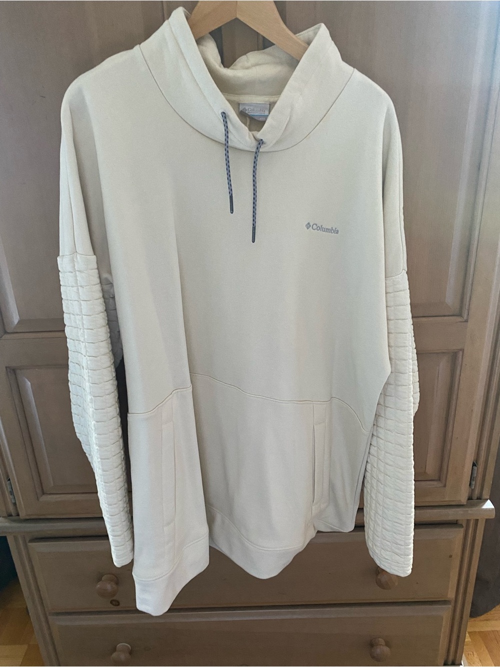 Columbia Cream Pullover Hoodie